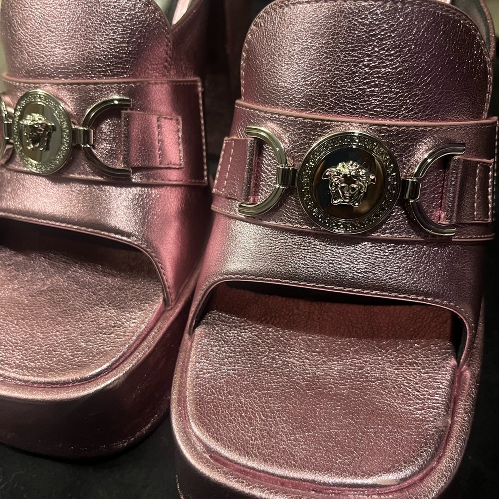 Versace
Medusa '95 platform sandals